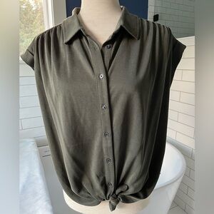 Lou & Grey Dark Olive Button-Down Shirt

💵Bundle&Save💵